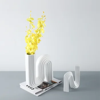 Modernus minimalistinis šviesos prabangus baltas dryžuotas dervos vaza gėlių dekoracija namuose modelis kambarį kambarį minkštas papuošalai