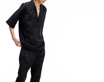 Nauji vyriški v-kaklo marškinėliai yra paprastas, laisvas juodi marškinėliai Aukštos kokybės vyriški drabužiai, didelių dydžių